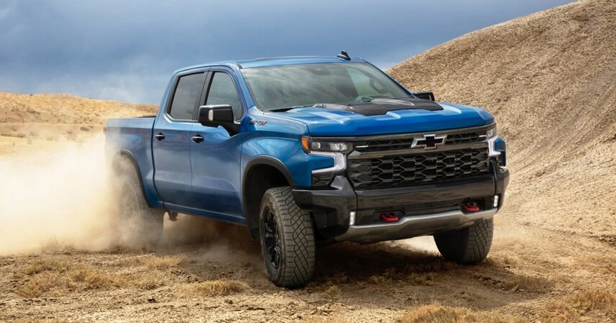 Chevrolet Silverado ZR2 ra mắt, đối đầu Ford F-150 Raptor 2022