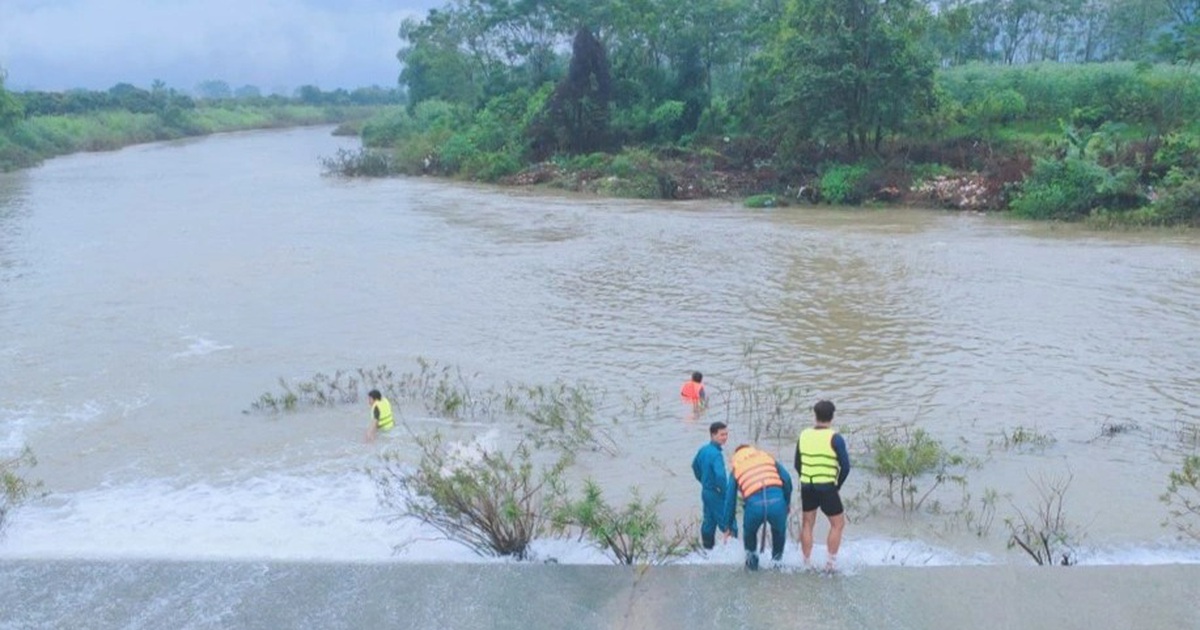 Thiếu nữ 14 tuổi ngã xuống suối, đuối nước, thi thể trôi xa 2km