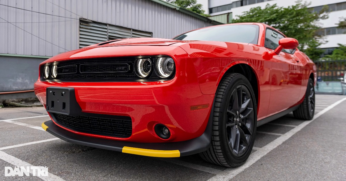 Dodge Challenger GT 2021 màu độc về Việt Nam, giá khoảng 3,8 tỷ đồng