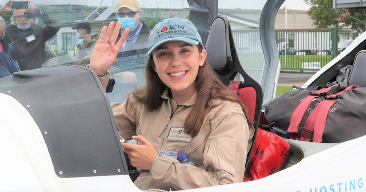 Cô gái 19 tuổi tự lái máy bay, một mình vòng quanh thế giới
