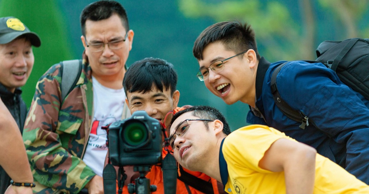 Những người 'ngắm đời qua khe hẹp', kiếm tiền triệu mỗi ngày