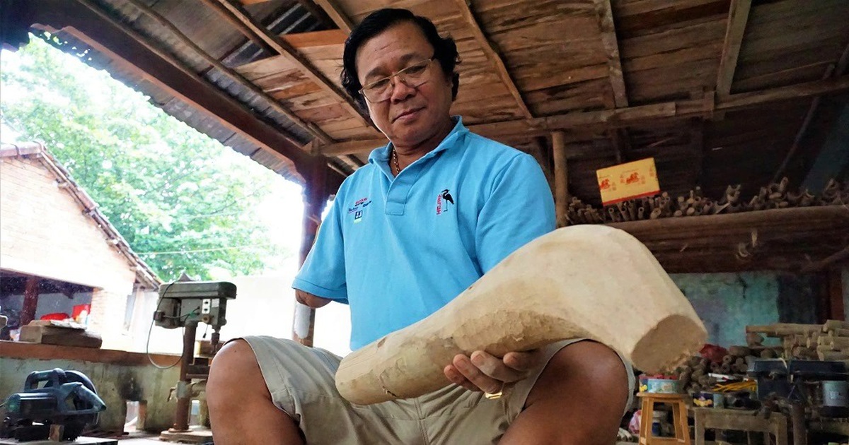 Đồ dùng 'độc nhất vô nhị' từ gốc tre của người đàn ông một tay