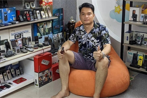 Bộ sưu tập 300 chiếc điện thoại cổ 'độc nhất vô nhị' của chàng trai Sài Gòn