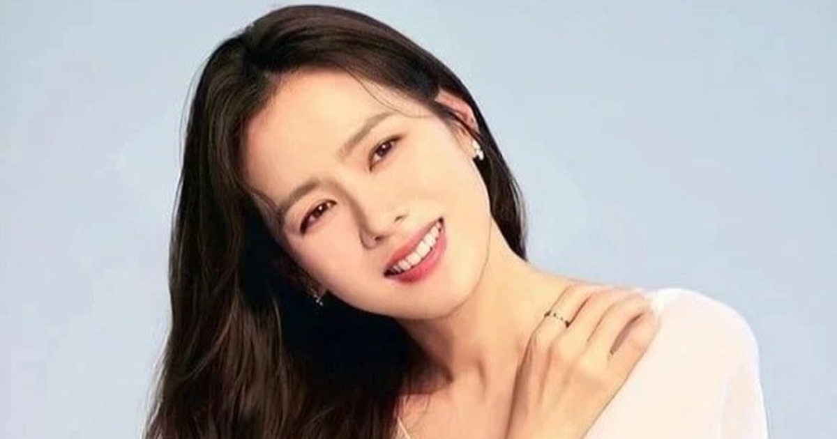 Son Ye Jin quyến rũ trở lại phim trường sau 'Hạ cánh nơi anh'