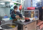 Lạ lùng quán phở 'Sướng', 30 năm bán 'đắt xắt ra miếng' ở Hà Nội