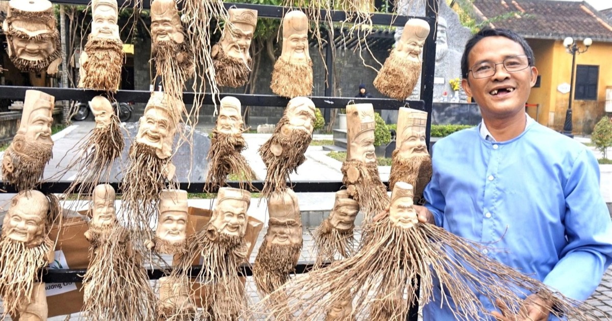 Nghệ nhân 'răng sún' ở phố Hội bắt gốc tre… bật cười