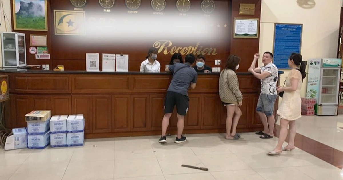 Latest news about the man with a knife chasing tourists at Moc Chau hotel