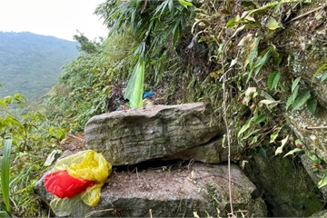 Cận cảnh hốc đá ở vực sâu Yên Tử nơi người phụ nữ sống sót qua 7 ngày