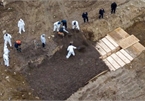 Coronavirus: New York using mass graves amid outbreak