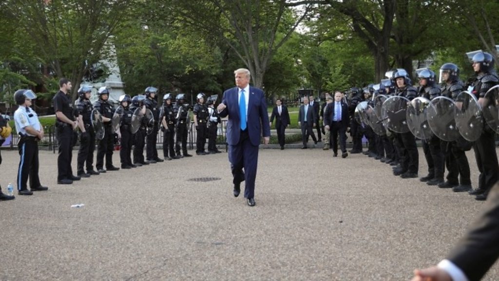 George Floyd death: Trump threatens to send in army to end unrest