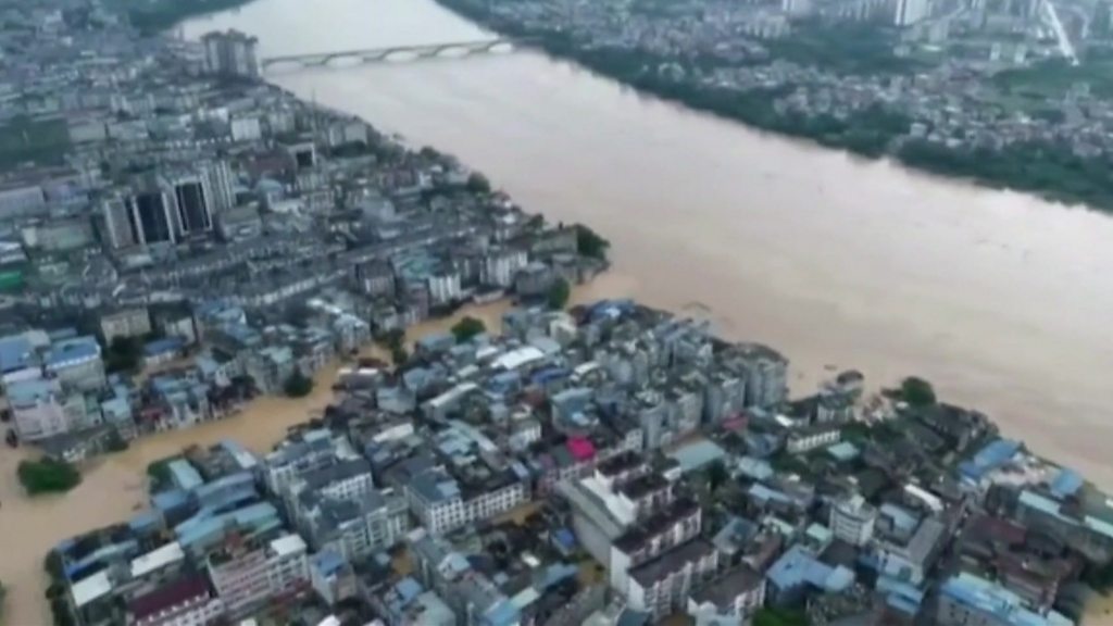 China floods: Huai river alert level raised amid heavy rains