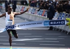 Coronavirus: Tokyo Marathon takes place on empty streets