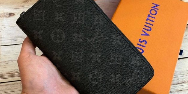 Nghe VietNamNet: Nhân viên đóng gói ở sân bay Nội Bài trộm túi Louis Vuitton