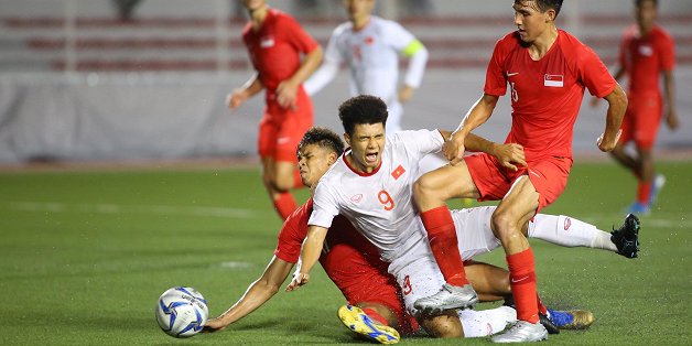 Nghe VietNamNet:  Hà Đức Chinh hóa người hùng, U22 Việt Nam hạ U22 Singapore