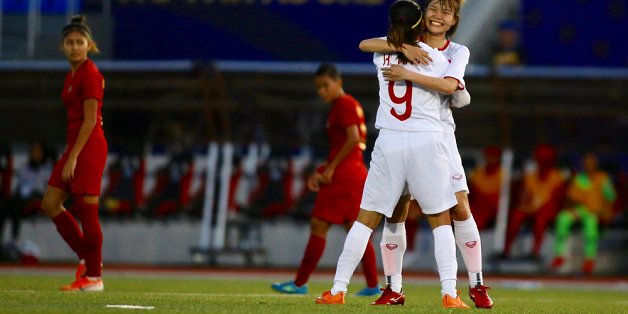 Nghe VietNamNet: Thắng Indonesia 6-0, tuyển nữ Việt Nam vào bán kết SEA Games 30