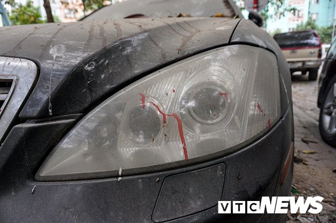 Xe sang Mercedes-Benz gan chuc ty dong bi bo hoang giua Ha Noi hinh anh 5