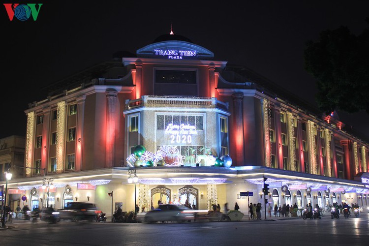 hanoi’s streets lit up with array of festive christmas decorations hinh 12