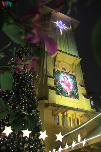 hanoi’s streets lit up with array of festive christmas decorations hinh 4