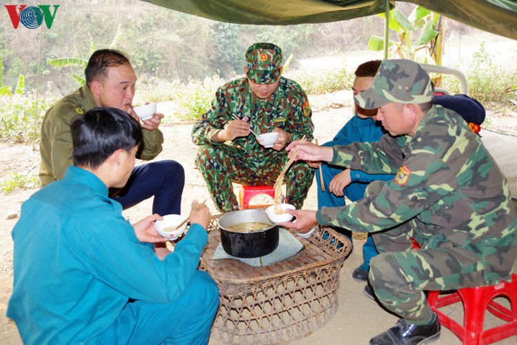 border guards undergo hardships combating covid-19 epidemic hinh 1