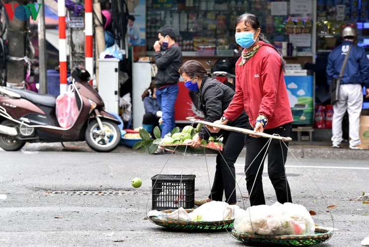 street vendors struggle to earn a living during covid-19 epidemic hinh 12