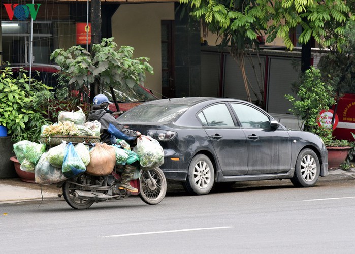 street vendors struggle to earn a living during covid-19 epidemic hinh 16