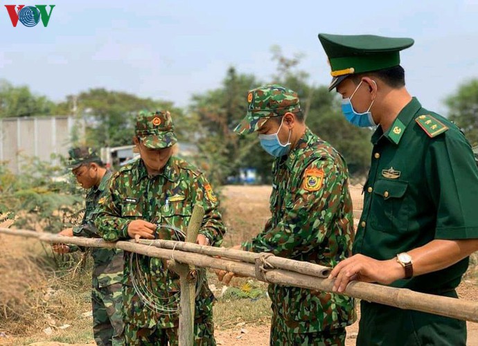 covid-19: a firm protective shield erected along south-western border hinh 8