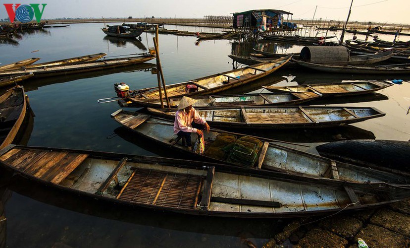 discovering peaceful tranquility at chuon lagoon in hue hinh 12