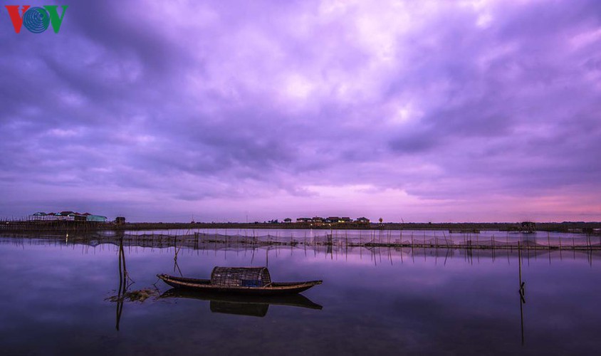 discovering peaceful tranquility at chuon lagoon in hue hinh 7