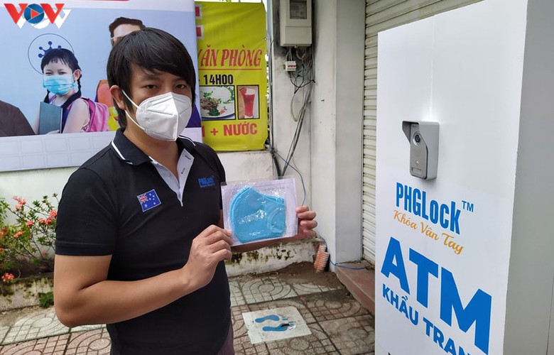 free ‘face mask atm’ comes into operation in hcm city hinh 6