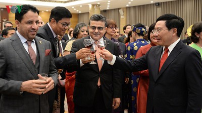 Diplomatic representatives hosted by Deputy PM at New Year banquet