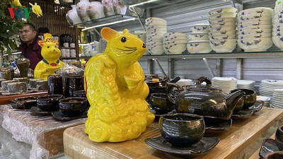 Bat Trang Ceramic Village represents a perfect Tet attraction