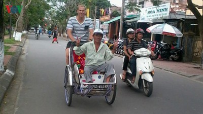 Cyclo tours in Hue ancient city