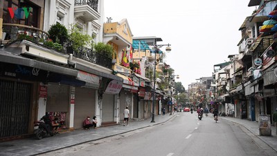 Hanoi streets fall silent ahead of official closure of businesses