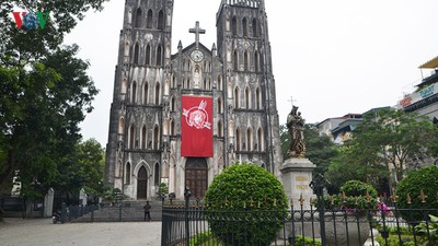 Hanoi churches sit empty amid Easter Day celebrations