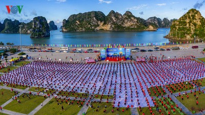 Thousands enthusiastic about Yoga Day in Ha Long