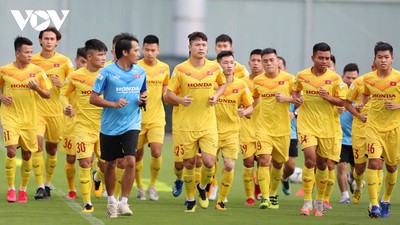 Vietnam U22 players train hard in anticipation of SEA Games 31
