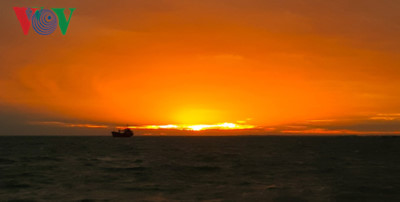 Exploring stunning sunrise of Phu Quy island