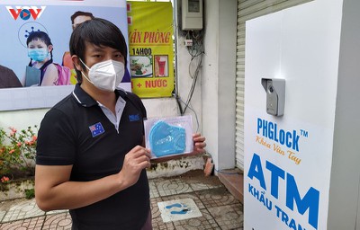 Free ‘face mask ATM’ comes into operation in HCM City
