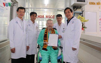 COVID-19: British pilot receives discharge from hospital