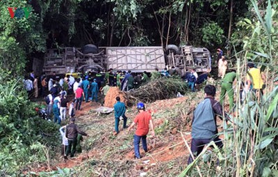 Five dead in coach crash in Kon Tum