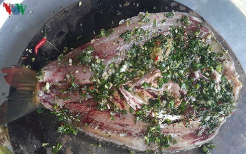 pa pinh top: thai minority’s signature grilled freshwater fish hinh 0