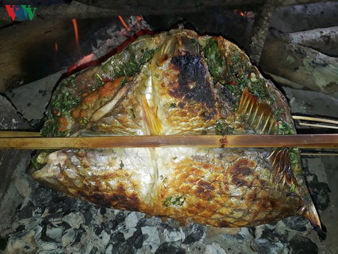 pa pinh top: thai minority’s signature grilled freshwater fish hinh 1
