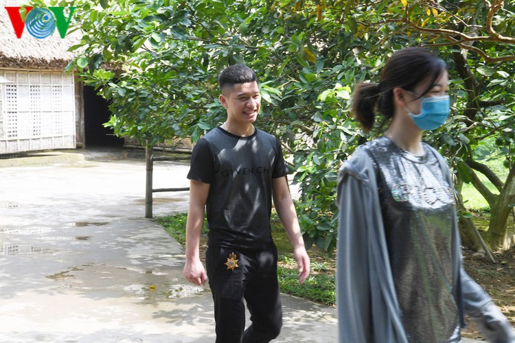 a look at president ho chi minh’s house throughout his childhood hinh 12