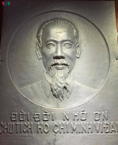 a look at president ho chi minh’s house throughout his childhood hinh 17