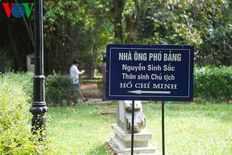 a look at president ho chi minh’s house throughout his childhood hinh 2