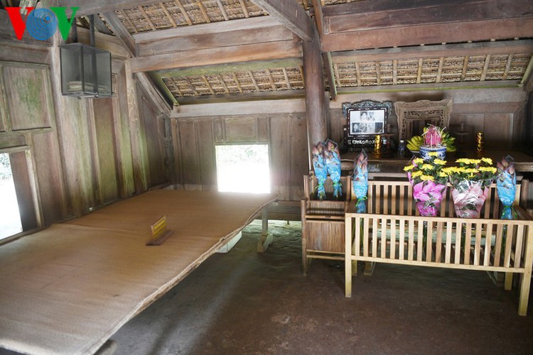 a look at president ho chi minh’s house throughout his childhood hinh 4