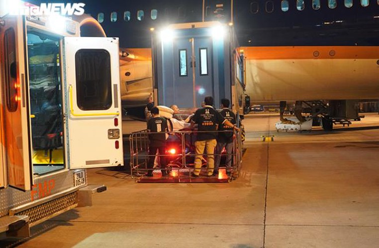 covid-19: recovered british pilot leaves hanoi for hometown hinh 2