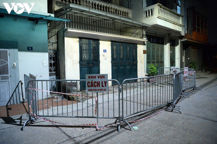 hanoi hospital reopens after a 24-hour lockdown hinh 11