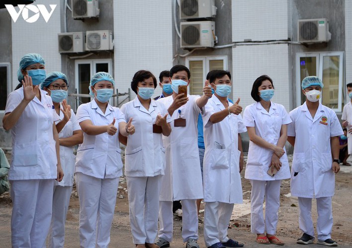 hanoi hospital reopens after a 24-hour lockdown hinh 7