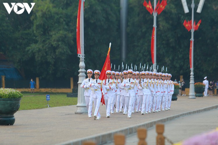 flag-salute ceremony in celebration of national day hinh 3